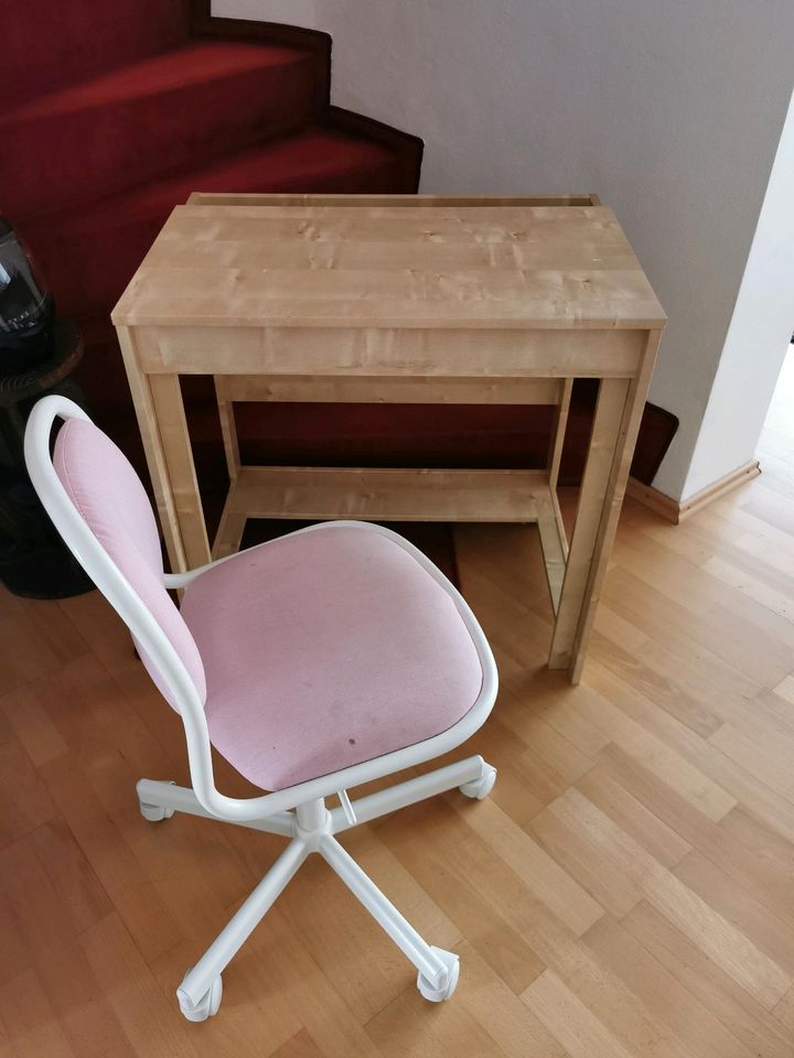Ikea Schreibtisch mit Stuhl für Kinder in Boppard