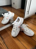 Nike Turnschuhe weiß rosa neu nur einmal getragen  Sneaker Hamburg-Nord - Hamburg Winterhude Vorschau