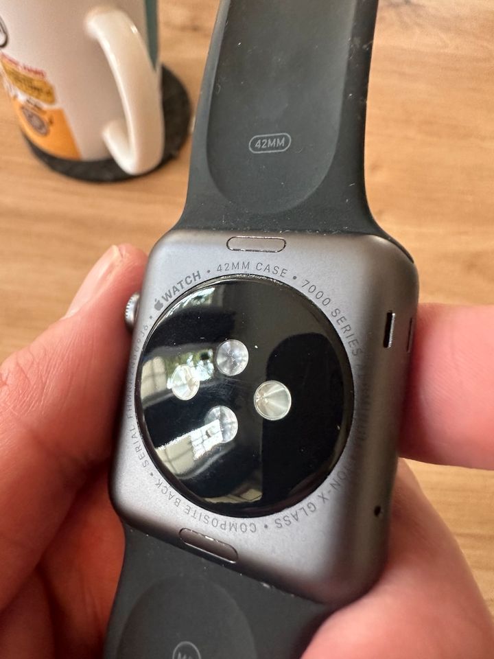 Apple Watch 7000er Serie (1.) 42 mm in Aurich