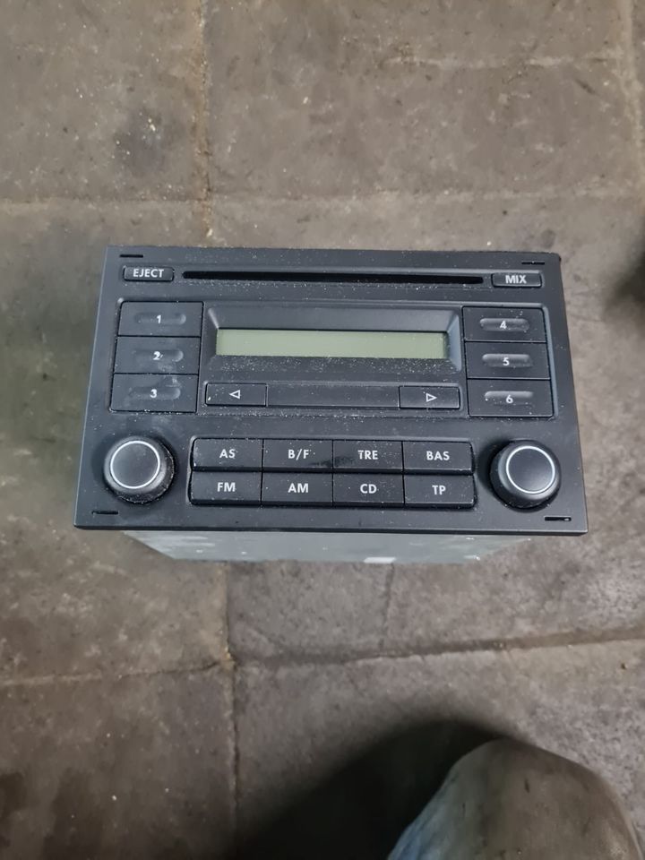 VW Fox 5Z Radio CD Player Orginal in Bochum