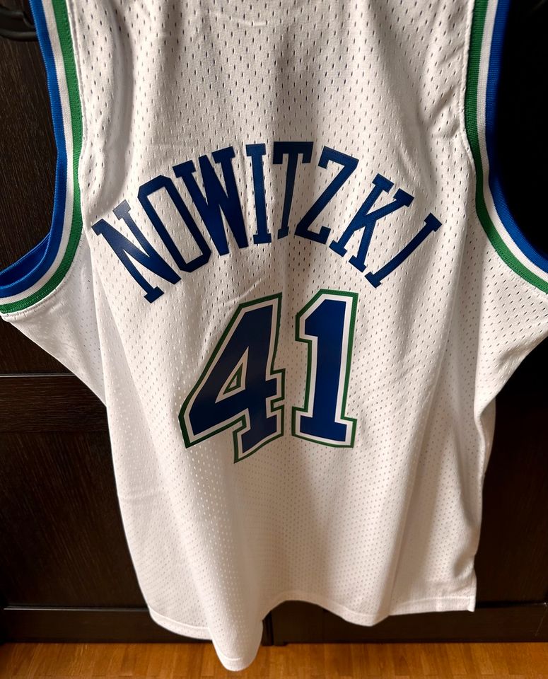 Dallas Mavericks Dirk Nowitzki Trikot NBA Jersey Mitchell & Ness in Düsseldorf