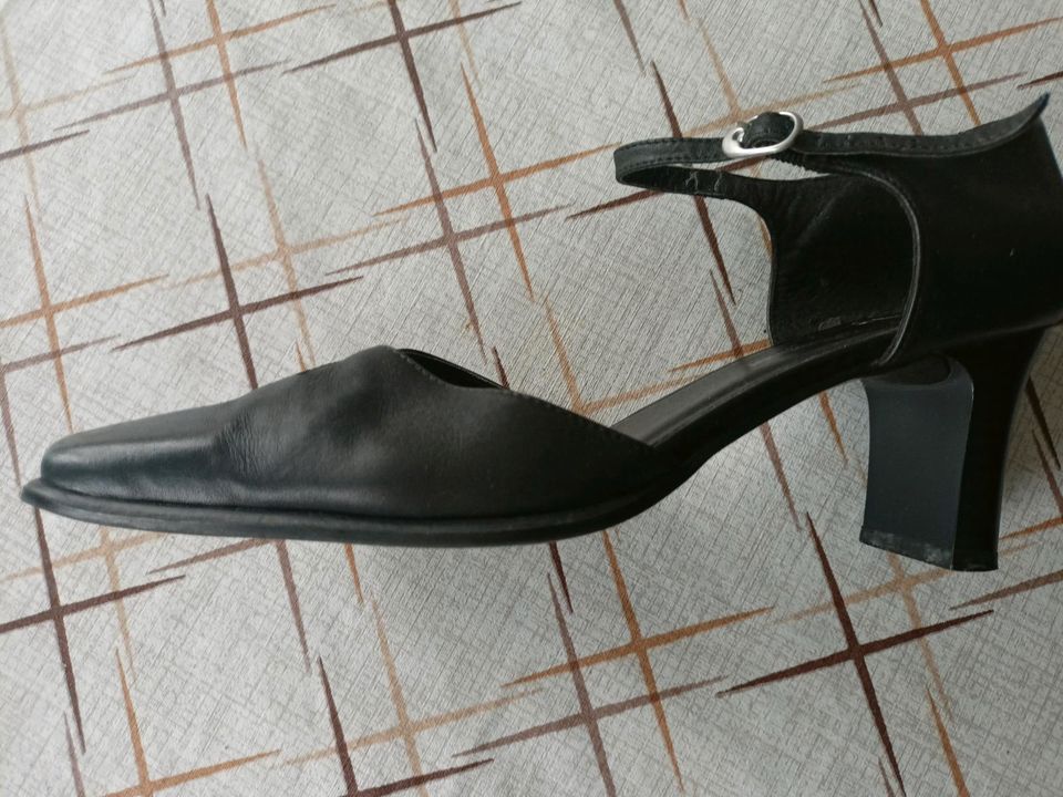 Schuhe Leder schwarz 38 in Wiesbaden