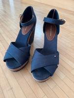 Tommy Hilfiger Plateau Sandalen – Gr. 39 – Top Zustand Kr. Dachau - Bergkirchen Vorschau