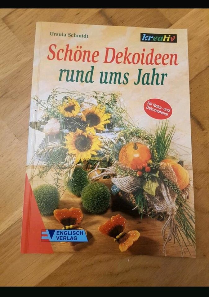 Schöne Dekoideen rund ums Jahr Taschenbuch ISBN‎ 3824111047 in Maulbronn