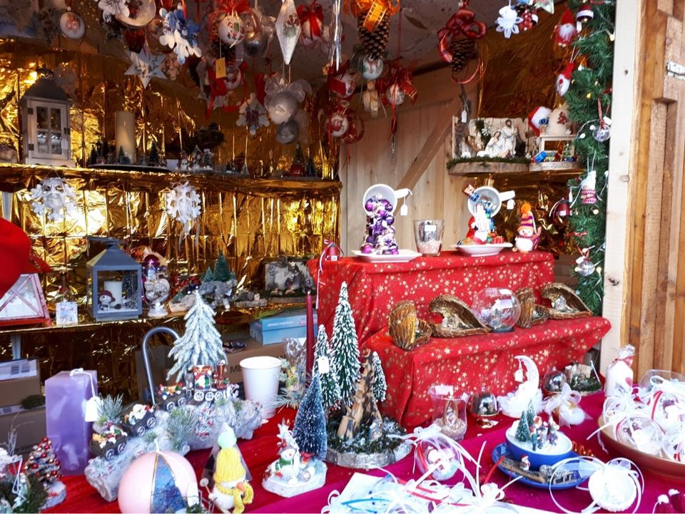 Kunstgewerbe Stand für Christkindlmarkt bei Dachau in Dachau