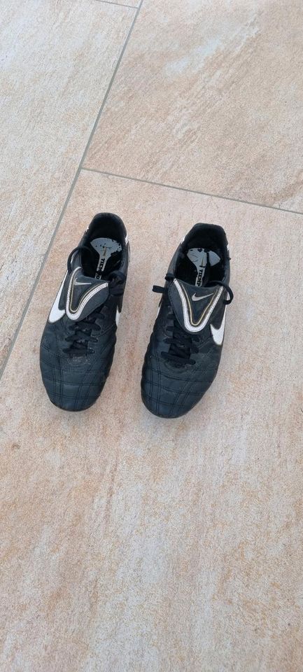 Kickschuhe Nike Tiempo Gr. 39 / 40 in Bad Wurzach