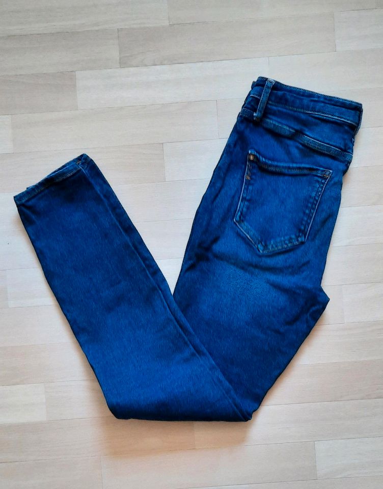 Jeggins Jeans eng skinny dunkles blau Gr. 38 in Saarbrücken