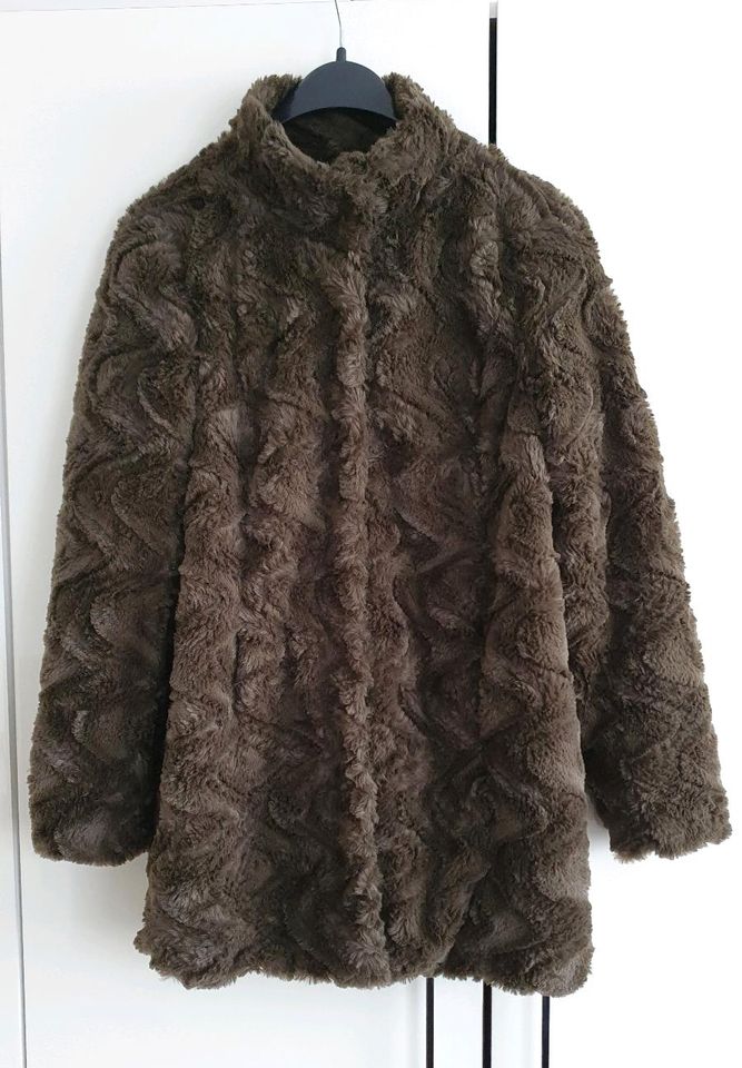 Vero Moda Jacke Gr. 38 Fake Fur in München