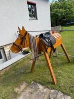 Holzpferd mit viel Zubehör Bayern - Neuendettelsau Vorschau