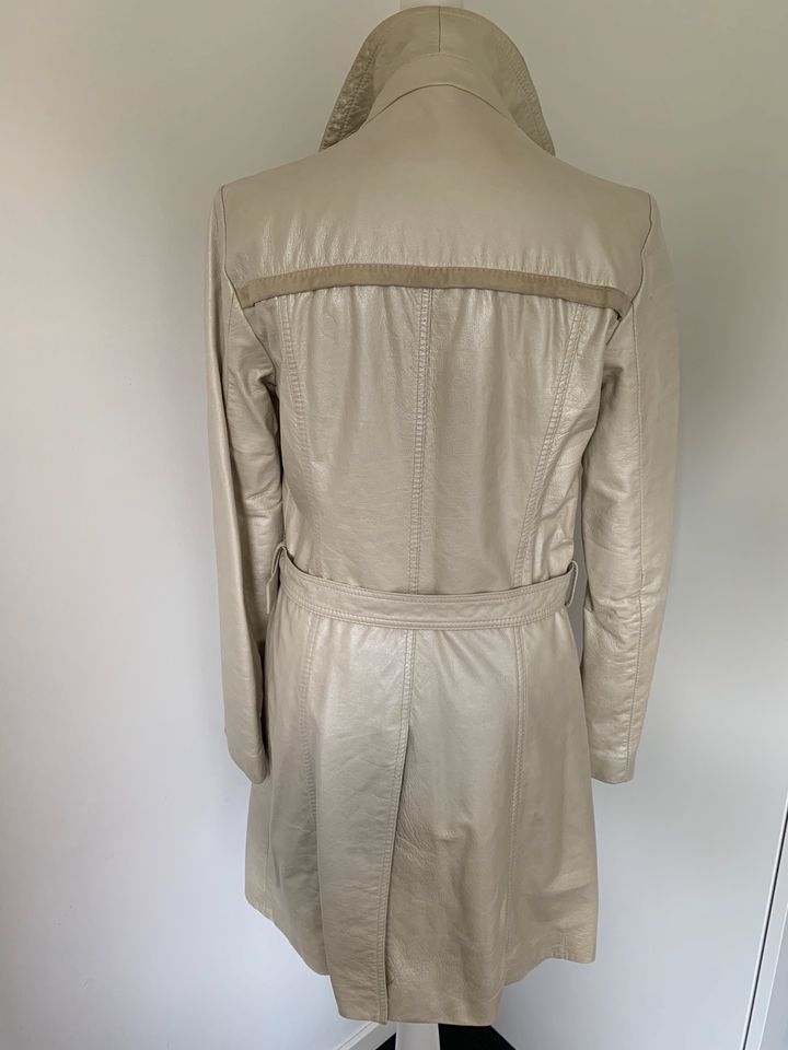 Hugo Boss Ledermantel Kalbsleder Vintage Beige/Perlmutt Gr. 36 in Hagen