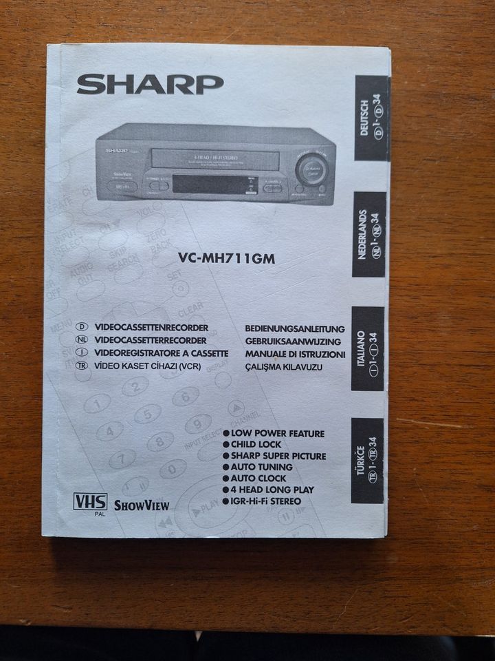 Sharp VHS Videorecorder  Modell VC-MH7116M in Friedrichsdorf