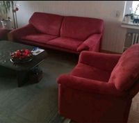 Couch mit Sessel in rot / sehr bequem / sehr gut erhalten Nordrhein-Westfalen - Moers Vorschau