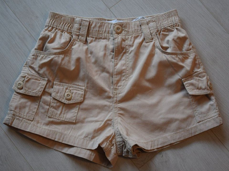 Jeans Shorts für Mädchen/ Damen von Bershka in Gr. 34 , TOP! (32) in Maintal