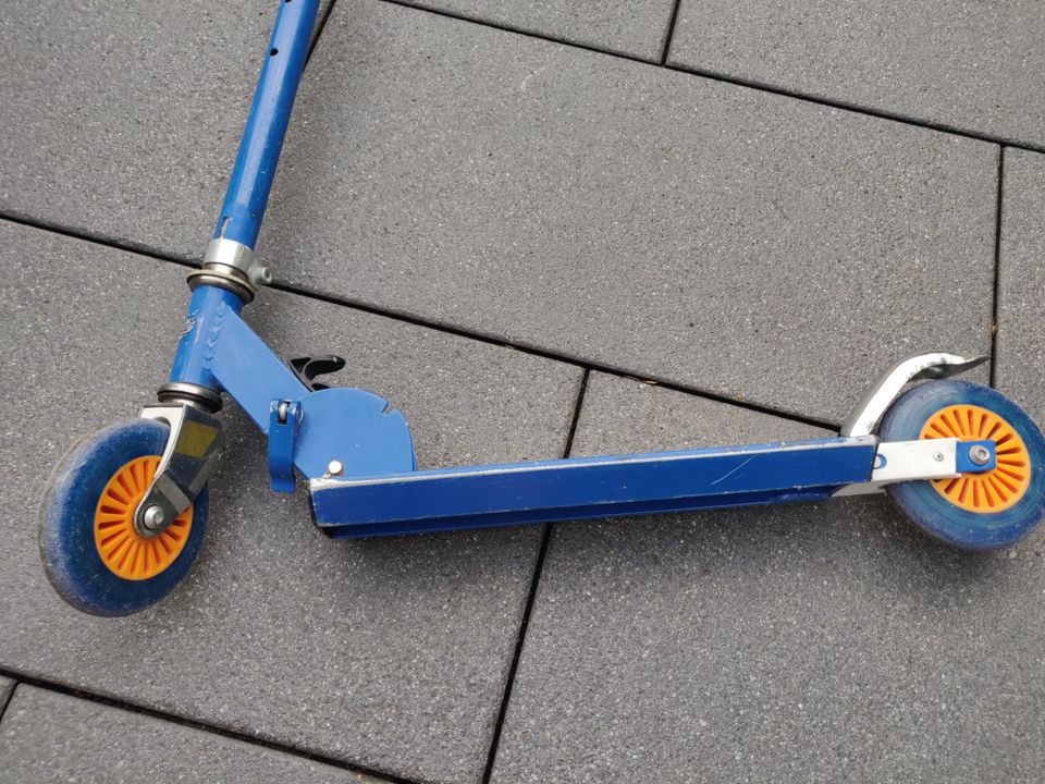 Kid Scooter / Roller in blau in Dortmund