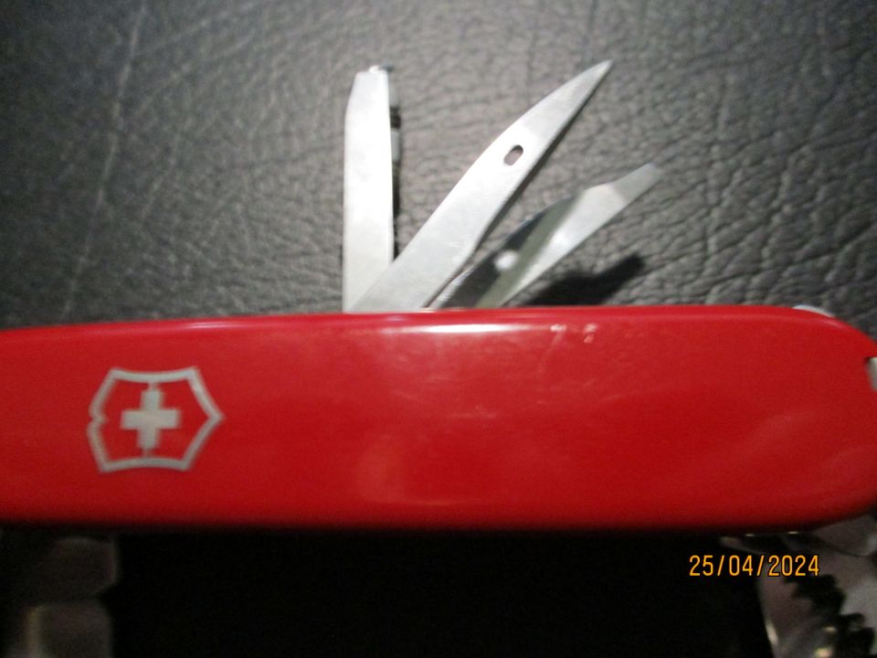 Victorinox Taschenmesser 16 Funktionen NEU in Hamburg