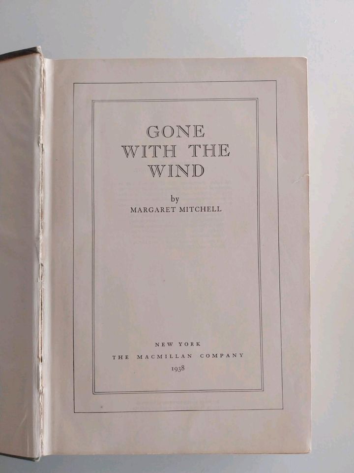 Gone with the Wind Buch von Magaret Mitchell in Großkarolinenfeld