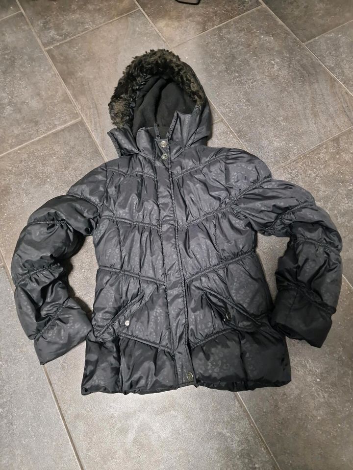 C&A Winterjacke Mädchen Gr. 152 schwarz in Leipzig