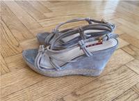 Prada Wedges 38 Wildleder beige Neuhausen-Nymphenburg - Neuhausen Vorschau