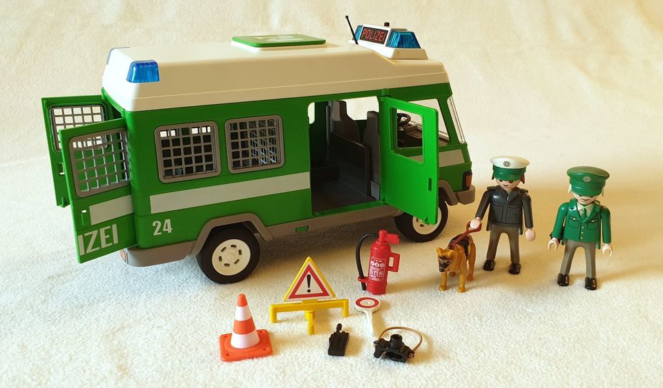 Playmobil Polizeistation Polizeibus Polizeiauto Hubschrauber in Bergisch Gladbach