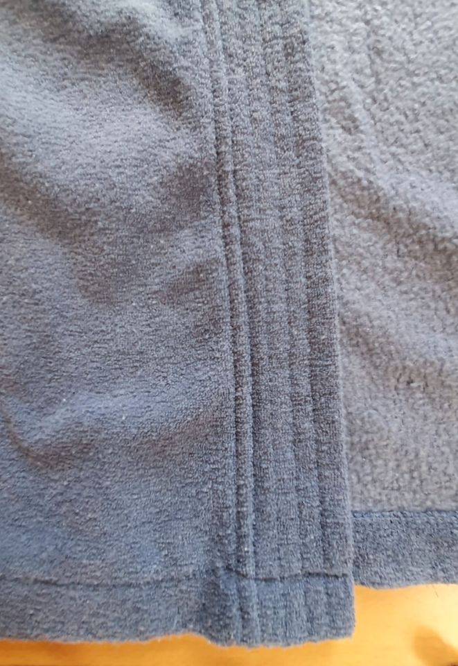 Bademantel unisex Gr. M Fleece leicht dünn warm Blautöne in Velbert