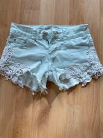 Shorts hell mint weiße Spitze lt. Etikett 34, Kindergröße 140/146 Wandsbek - Hamburg Sasel Vorschau