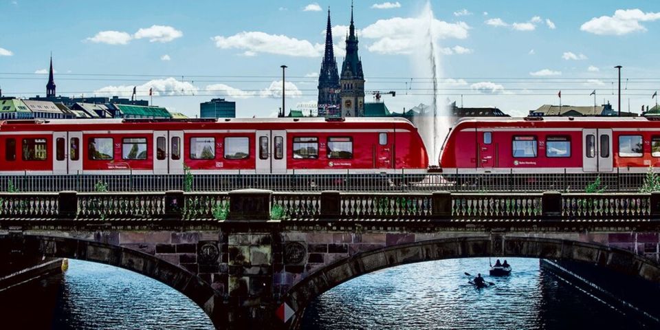 HAMBURG: AUSHILFEN FÜR DIE S-BAHN HAMBURG in Hamburg