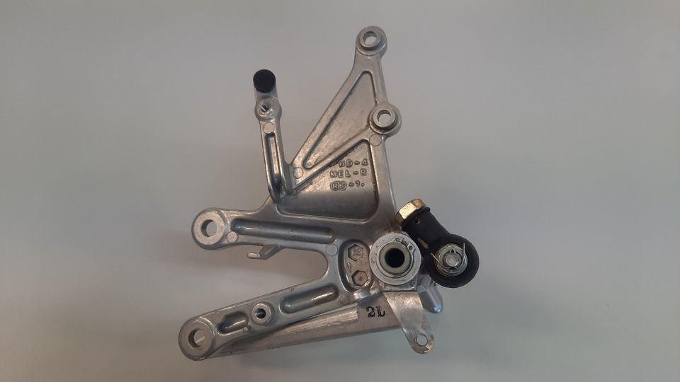 Honda CBR1000RR SC57 Fußrasten-Halter vorne rechts TOP footrest in Lindau