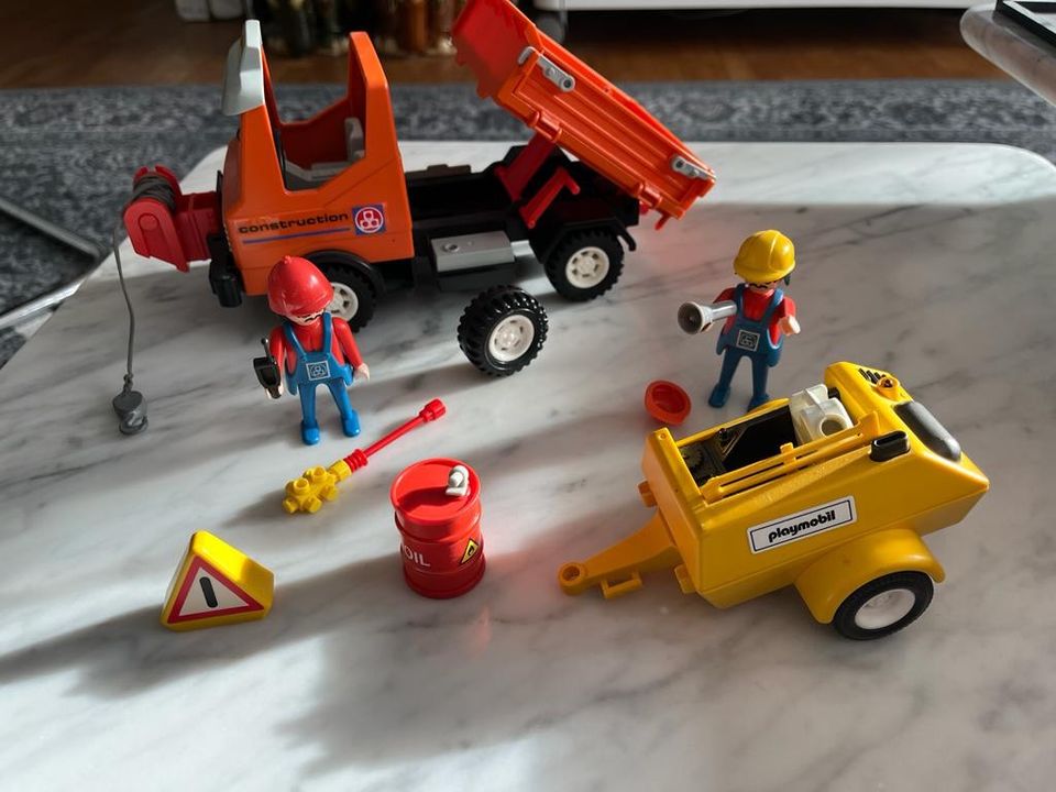 Playmobil Konvolut Zirkus Polizei Baustelle in Höchberg