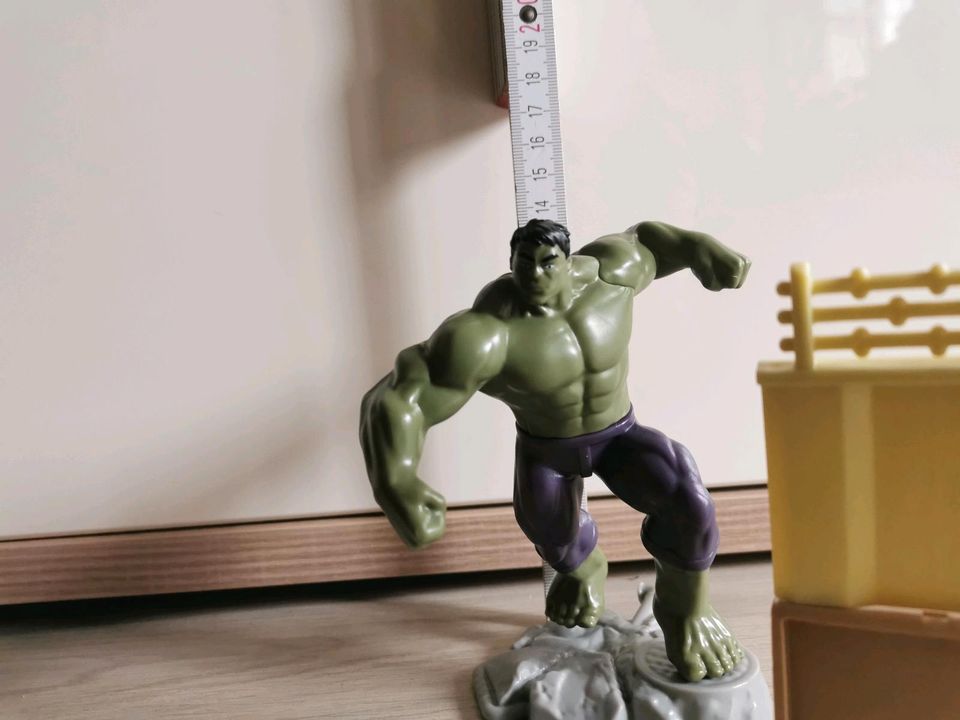 Marvel Avengers Spielfigur Hulk aus Riesen - Ü-Ei in Dresden