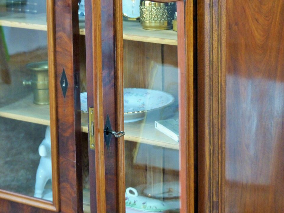 Antike alte Vitrine Beistellschrank Louis-Philippe um 1860 in Leipzig