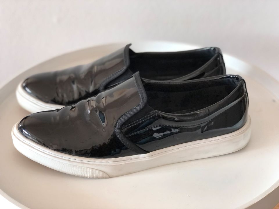 Kiomi Schuhe schwarz Lackleder 40 slipper loafer Budapester in Frankfurt am Main