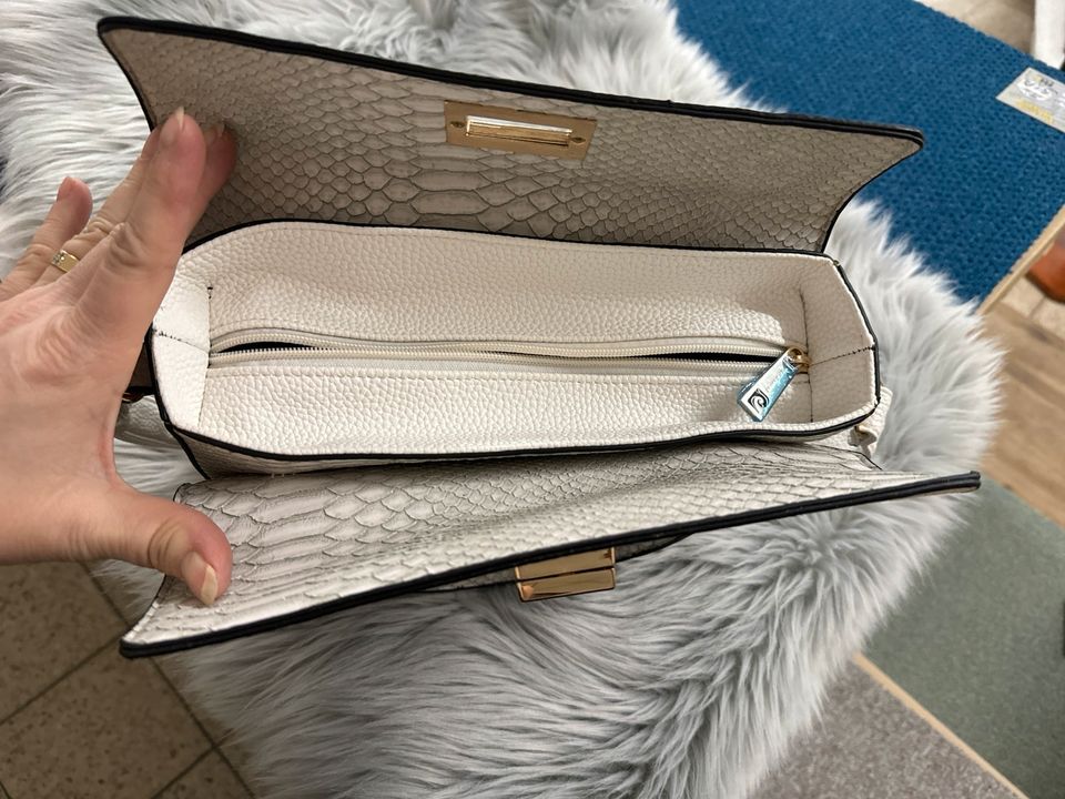 Handtasche weiß Silber neu von Pierre Cardin in Brühl