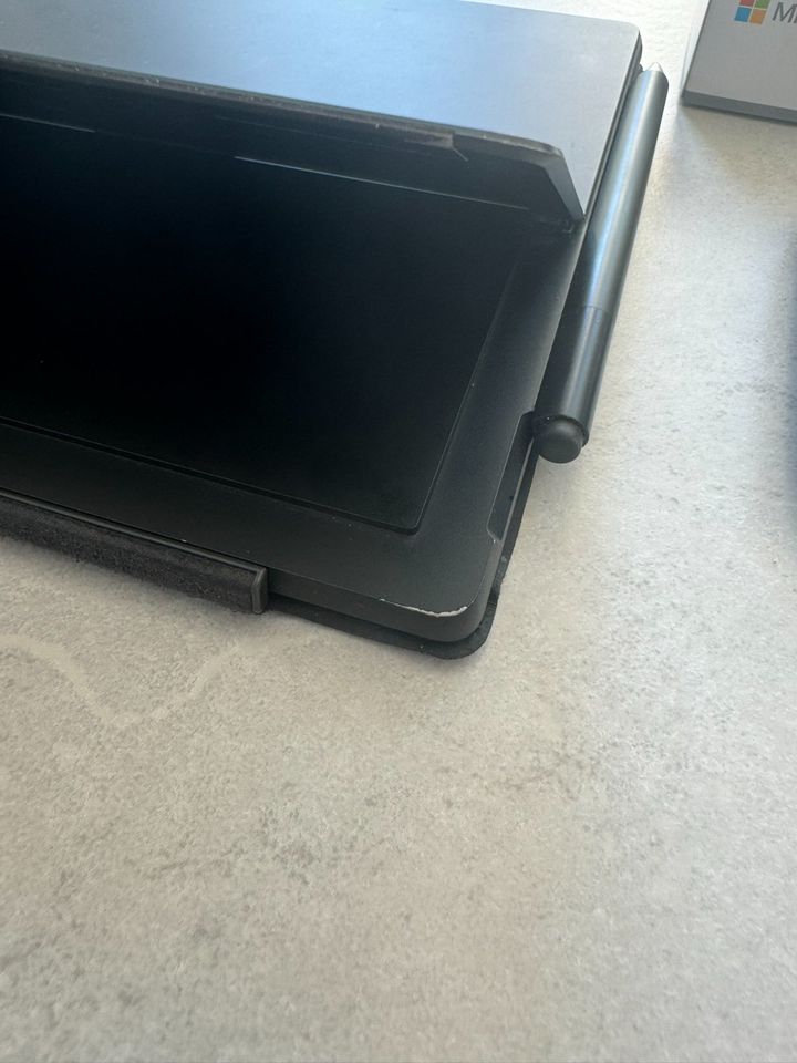 Microsoft Surface Pro 7 - i7 16GB 265GB in Rheinau