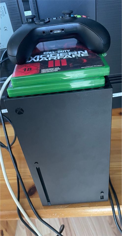 Xbox Series X + Zubehör in Memmingerberg