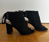 Absatzschuhe mit Schleifchendetail Stuttgart - Botnang Vorschau