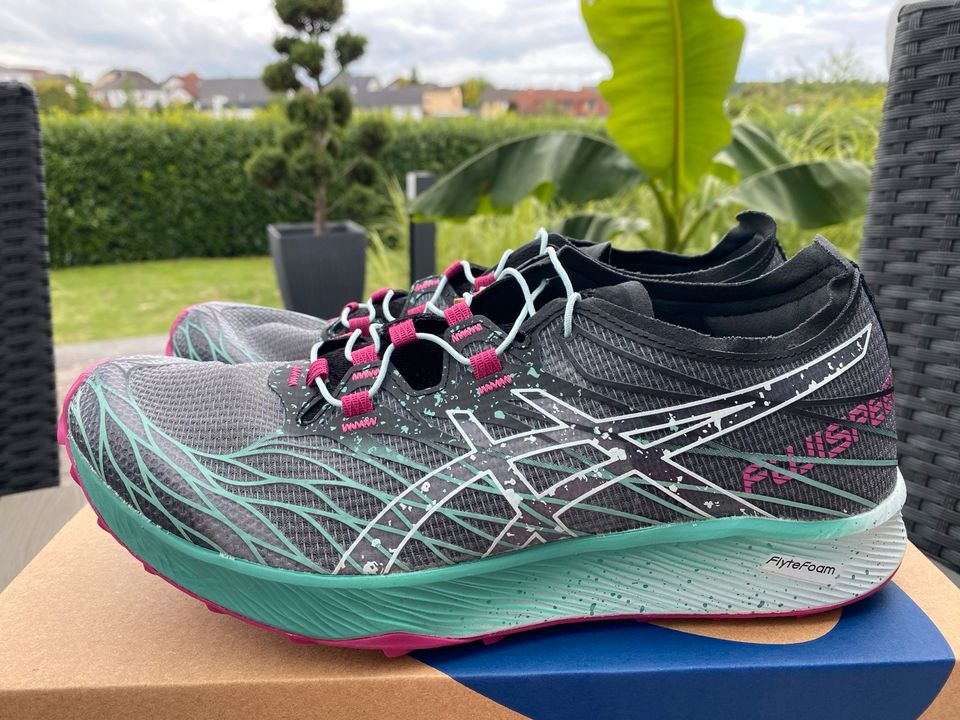 Asics Fujispeed Neu Gr. 38-44,5 Trail Running Damen in Wittgert