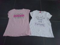 2 T-Shirts Größe 152 rosa und weiß Bayern - Waigolshausen Vorschau