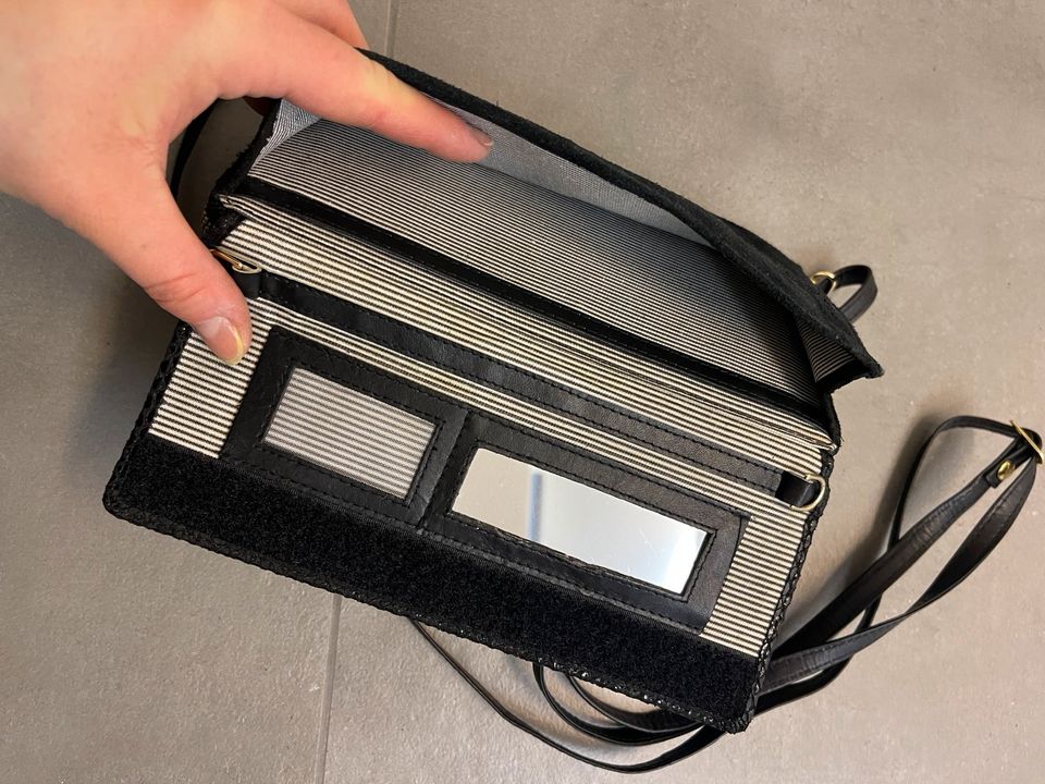 Schwarze Handtasche / Portemonnaie in Marl