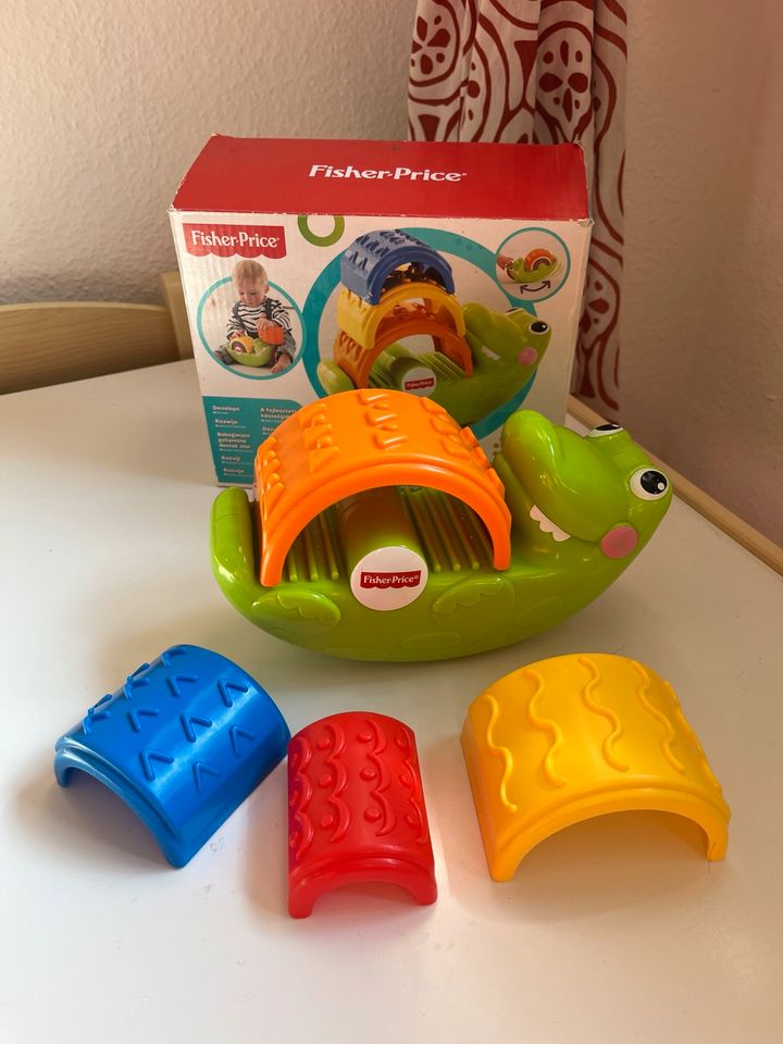 Fisher Price Krokodil Balancespiel Regenbogen ab 6 Monate in Hamburg