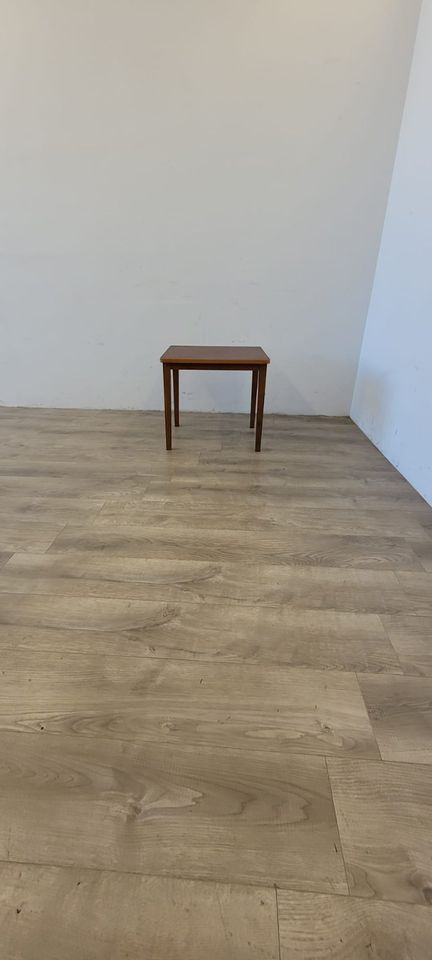 #A Tisch braun rot Beistelltisch Holz Wohnzimmer Blumentisch in Burgstädt