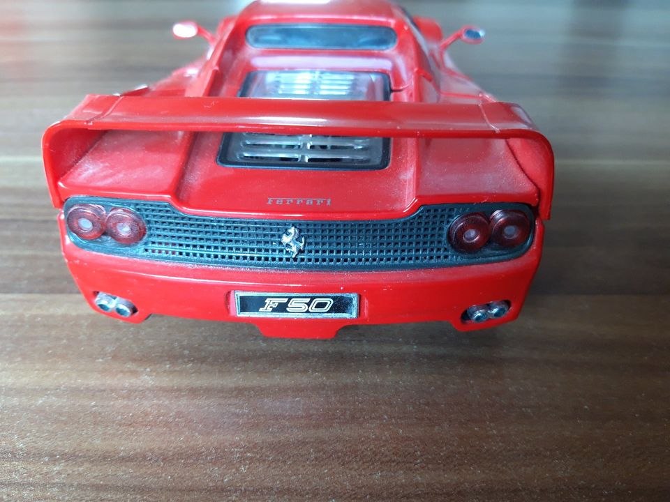 Modellauto Ferrari F50 1/18 BURAGO Vitrinenmodell in Syrgenstein