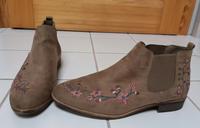 Wildleder Slipper mit schöner Stickerei Gr.40 Saarland - Wadern Vorschau