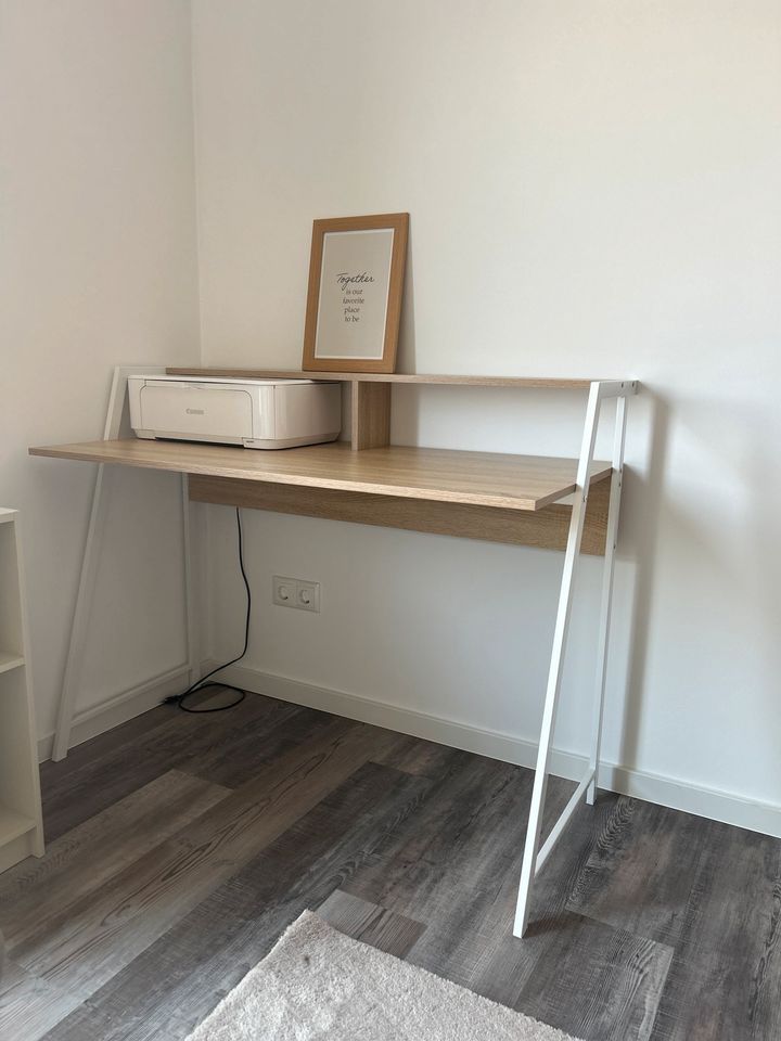 Schöner Schreibtisch Holz/weiß neu in Eschweiler