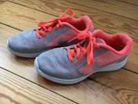 Nike Turnschuhe Sportschuhe Gr. 36,5 Mecklenburg-Vorpommern - Stralsund Vorschau