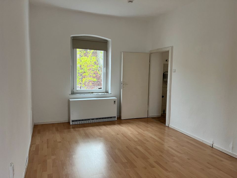Derendorf:2 Zimmer-Wohnung  mit Balkon im Anbau in Düsseldorf