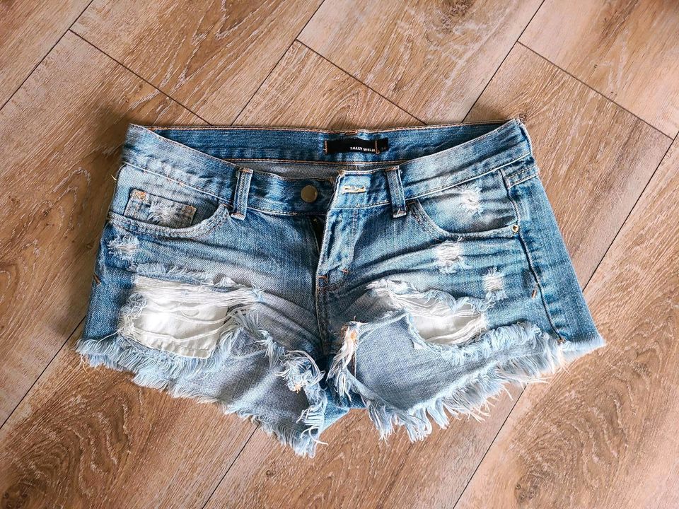 TALLY WEIJL Hot Pants Jeans Shorts destroyed used look 34 XS in Witten