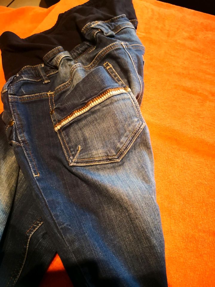 5 Stück Umstands Jeans Hose 40 42 44 schwarz, blau in Forchheim