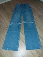 Angesagte Jeans m. Löchern *Long Straight* Gr. 34 STRADIVARIUS Niedersachsen - Dassel Vorschau
