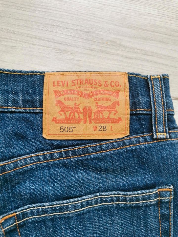 Jeans kurz Short Levi Strauss W28 blau in Remse