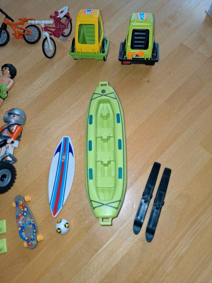 Playmobil Schlauchboot Skateboard Inliner Ski Radanhänger Beach in Königsfeld